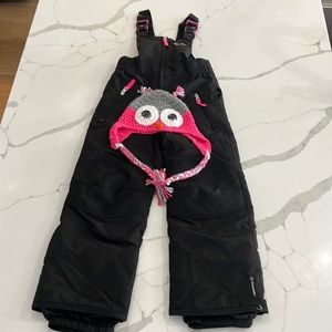 Girls size 4-5 snow pants and owl hat